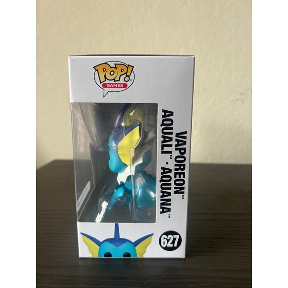 EXCLUSIVE PEARLESCENT Vaporeon Funko Pop #627 Pokemon Games Nintendo Pokecenter - Picture 3 of 6